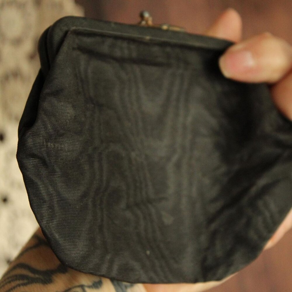 Vintage 1940s Coin Purse, Black Moire Taffeta Clutch Or Makeup Bag, Kiss Clasp - Picture 13 of 13